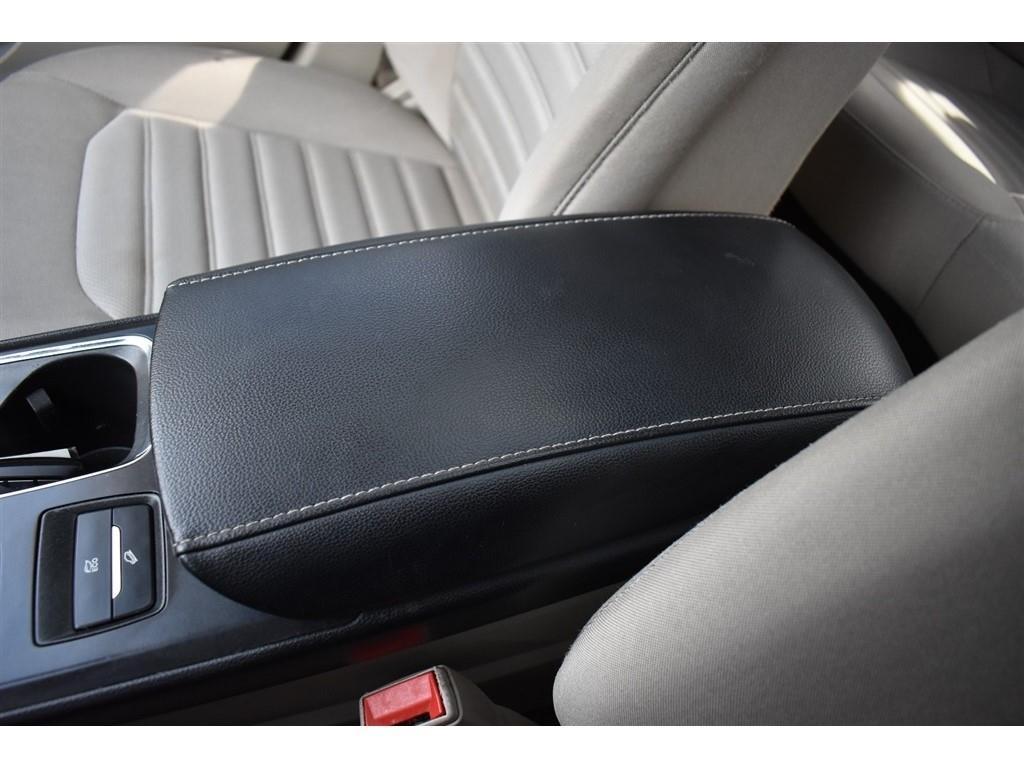 Ford Fusion Hybrid SE FWD 2019