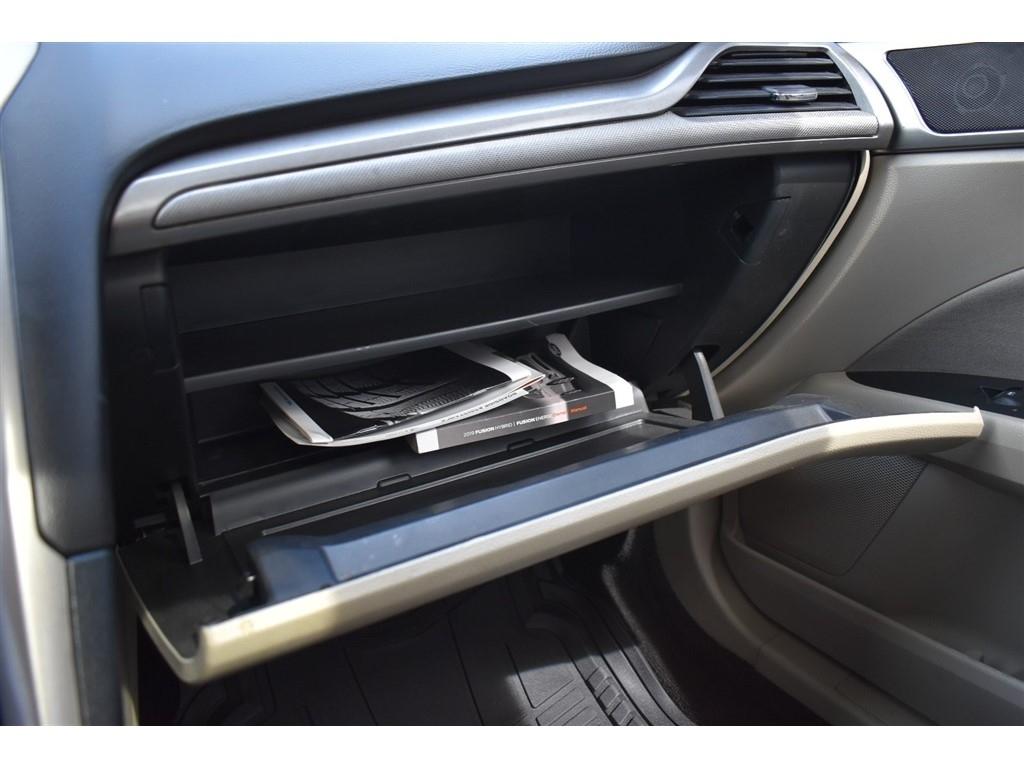 Ford Fusion Hybrid SE FWD 2019