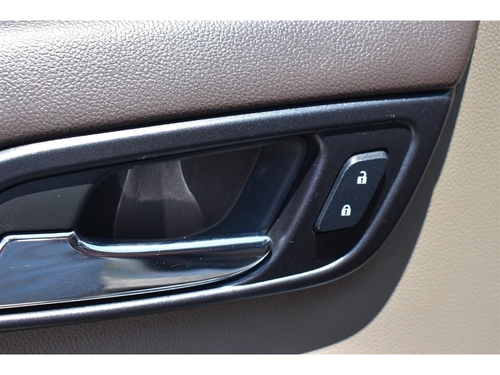 Chevrolet Suburban 4WD 4dr LTZ 2015