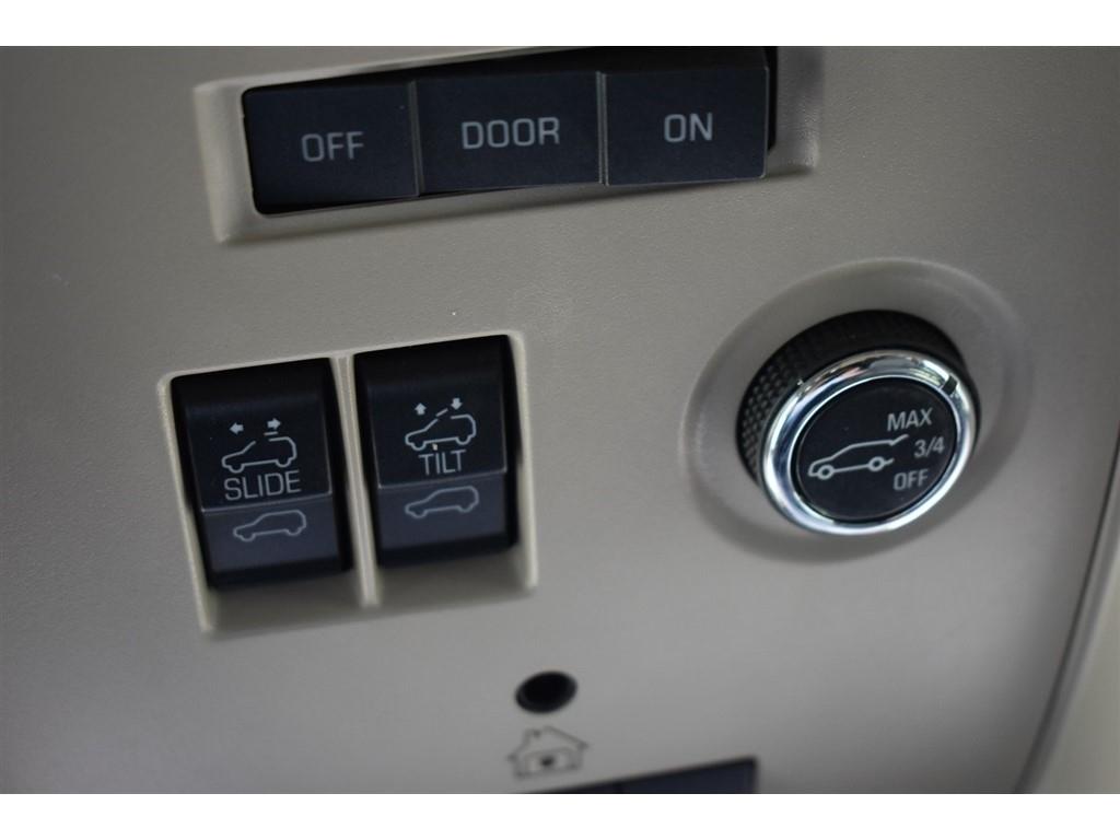 Chevrolet Suburban 4WD 4dr LTZ 2015