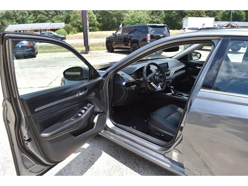 Nissan Altima 2.0 Platinum Sedan 2020