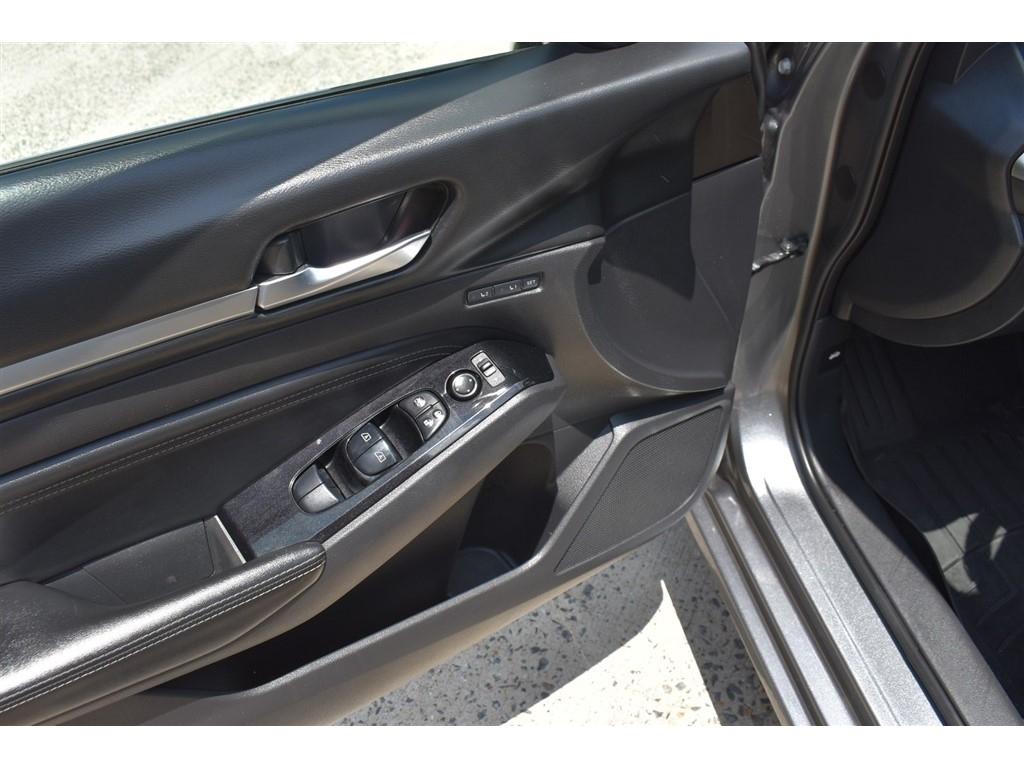 Nissan Altima 2.0 Platinum Sedan 2020
