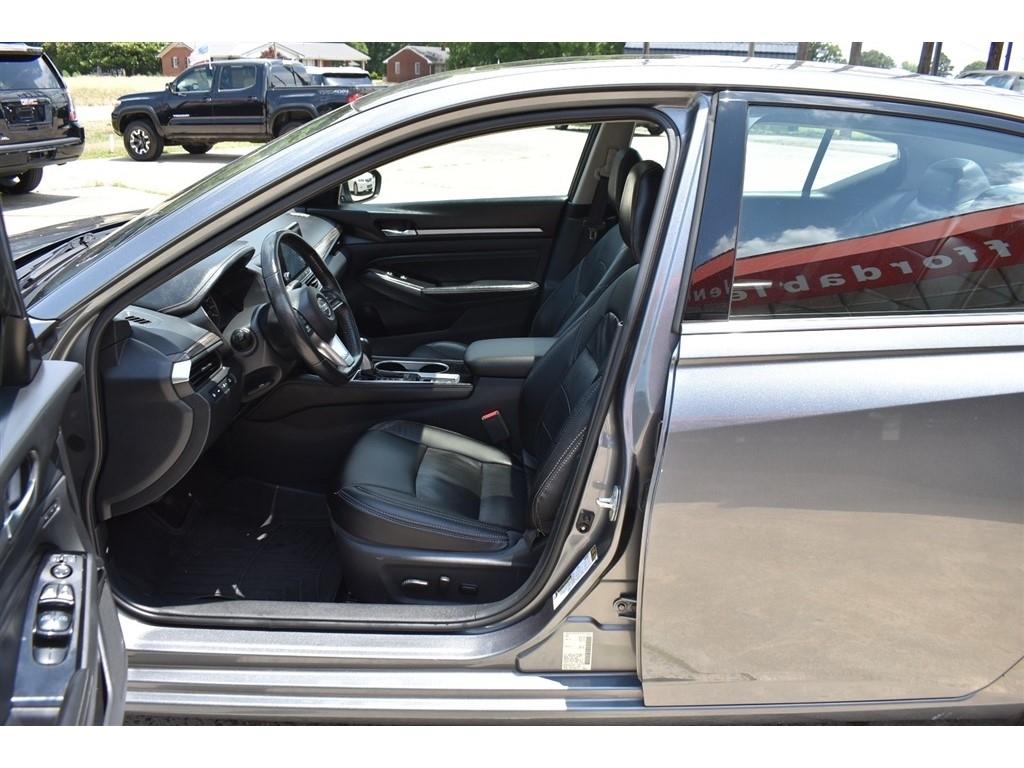 Nissan Altima 2.0 Platinum Sedan 2020