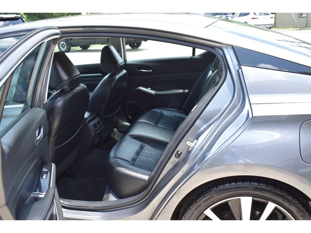 Nissan Altima 2.0 Platinum Sedan 2020