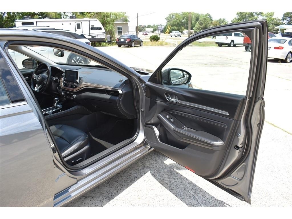 Nissan Altima 2.0 Platinum Sedan 2020