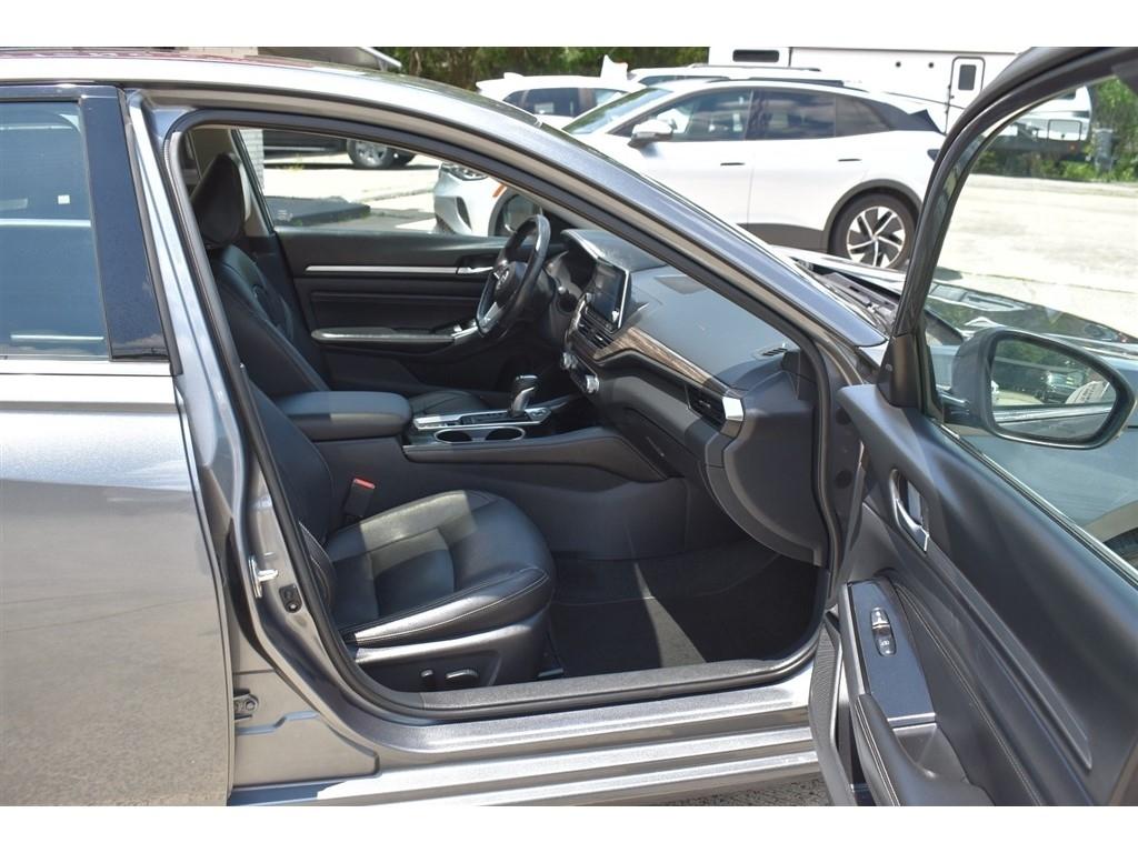 Nissan Altima 2.0 Platinum Sedan 2020