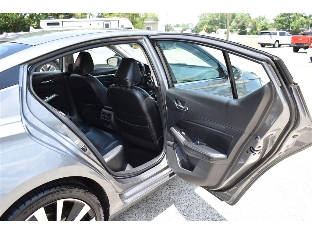 Nissan Altima 2.0 Platinum Sedan 2020