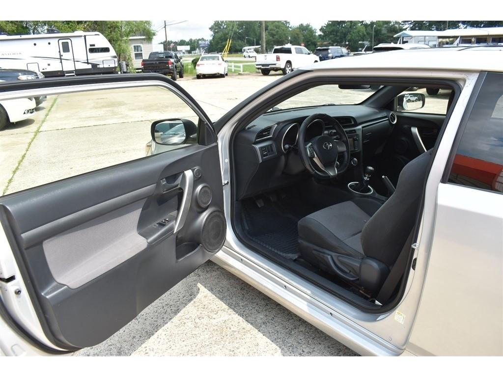 Scion tC 2dr HB Man (Natl) 2014