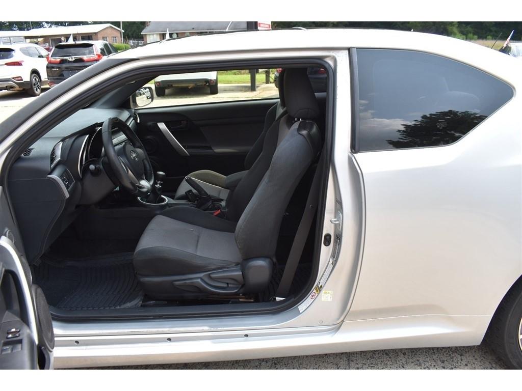 Scion tC 2dr HB Man (Natl) 2014