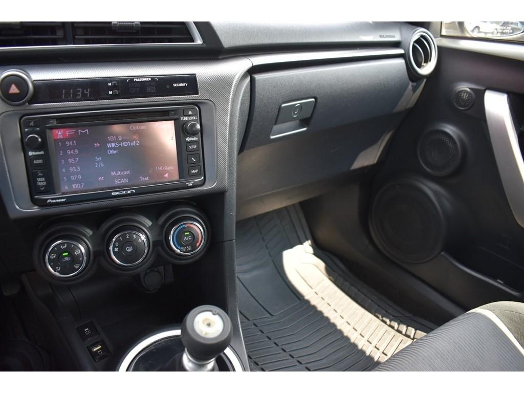 Scion tC 2dr HB Man (Natl) 2014