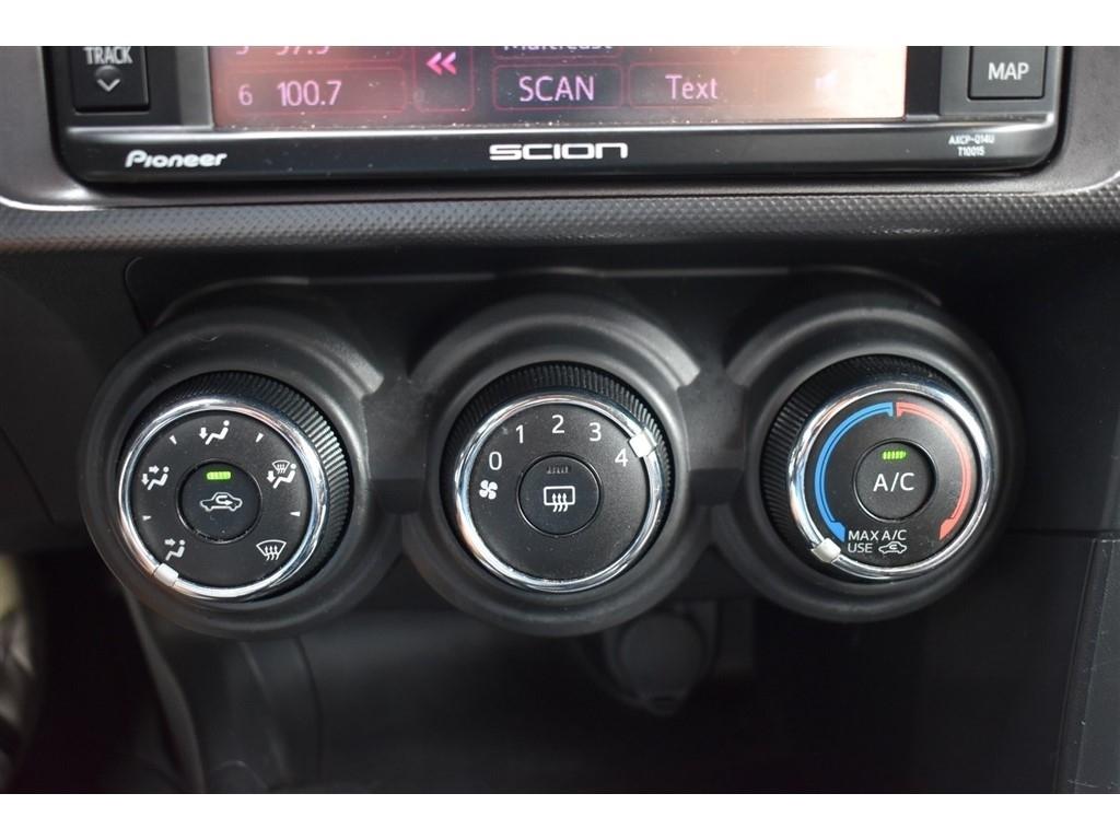 Scion tC 2dr HB Man (Natl) 2014