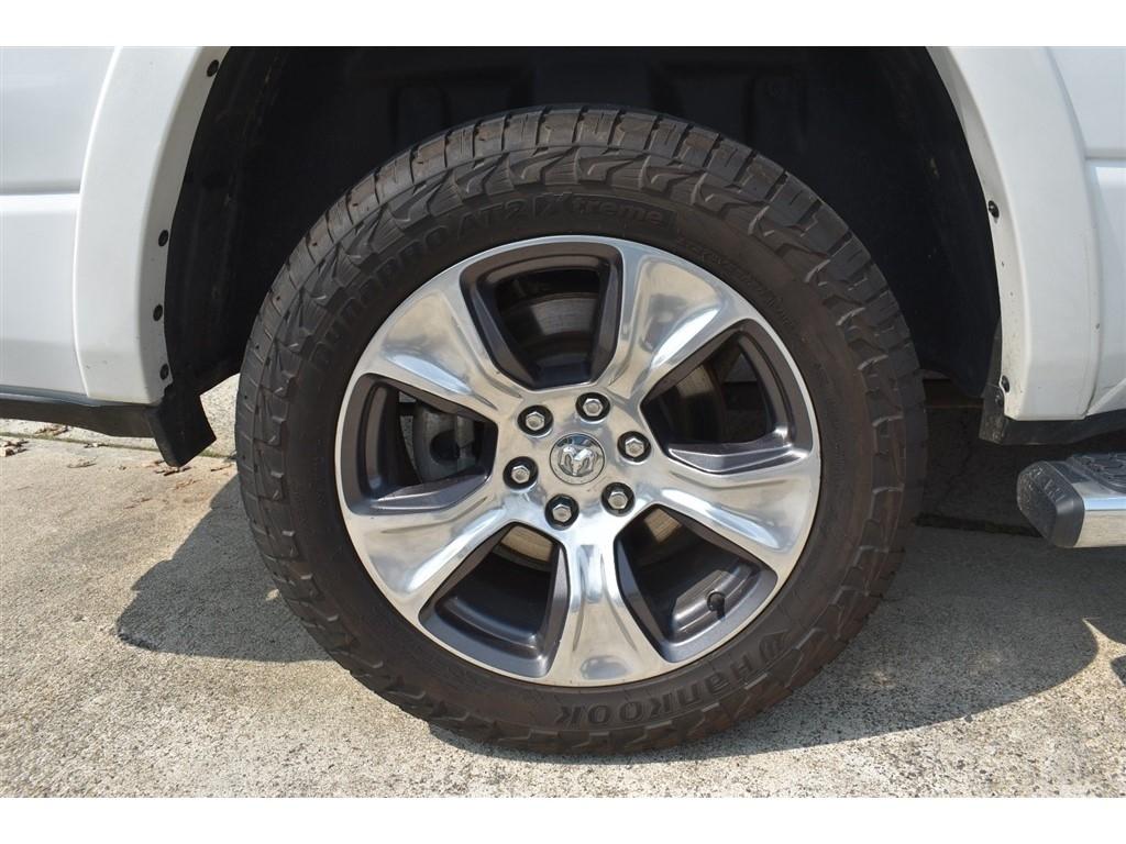 RAM 1500 Laramie 4x4 Crew Cab 5'7" Box 2020
