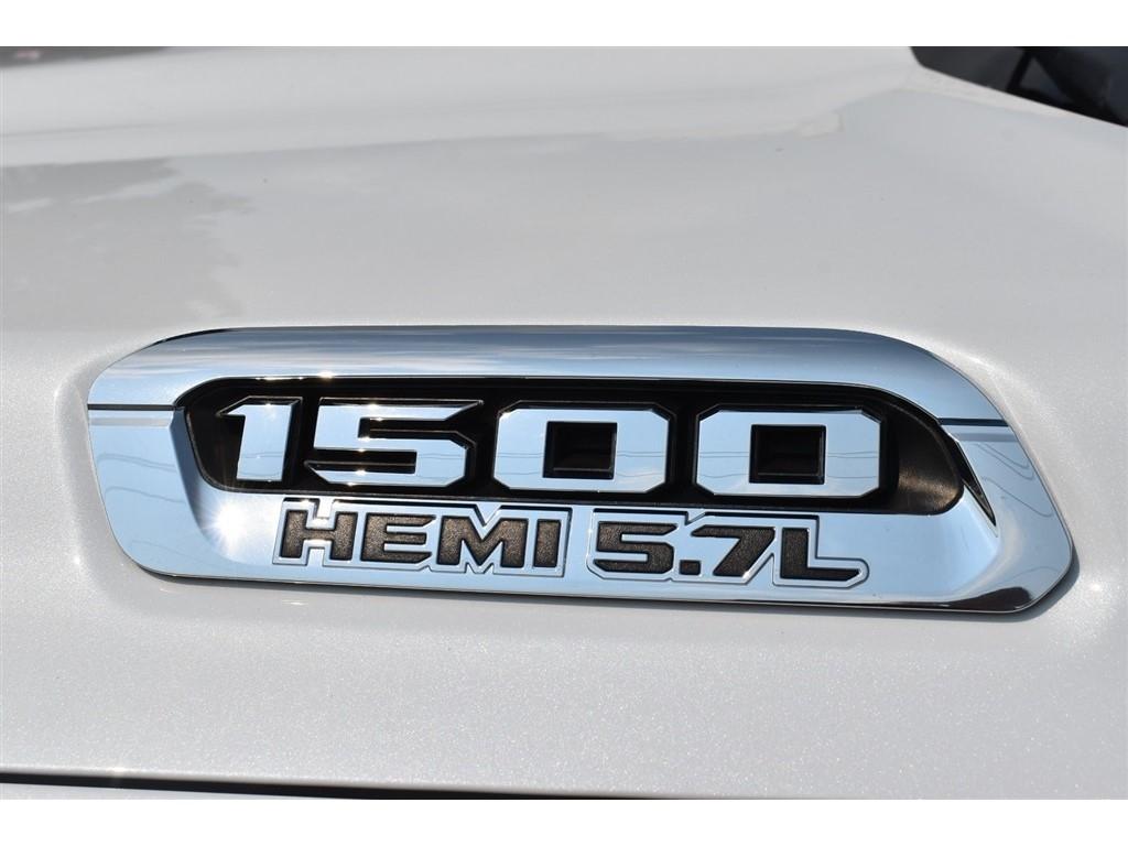 RAM 1500 Laramie 4x4 Crew Cab 5'7" Box 2020