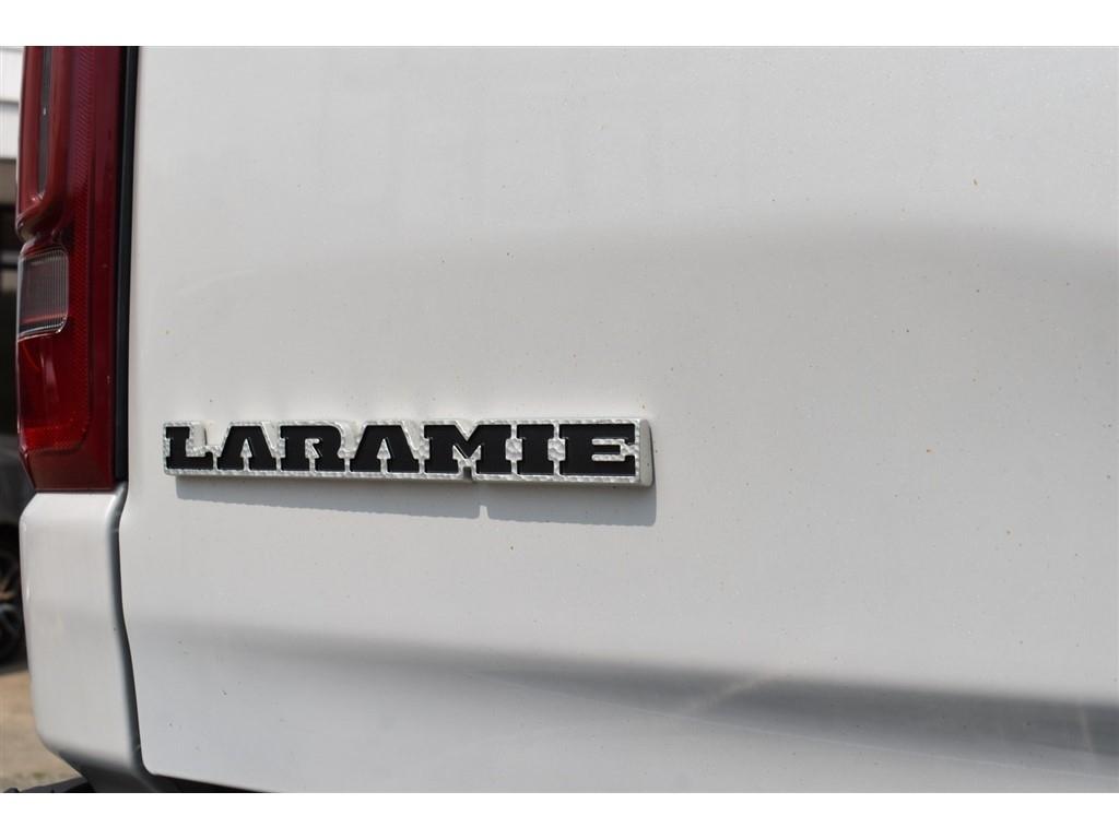 RAM 1500 Laramie 4x4 Crew Cab 5'7" Box 2020