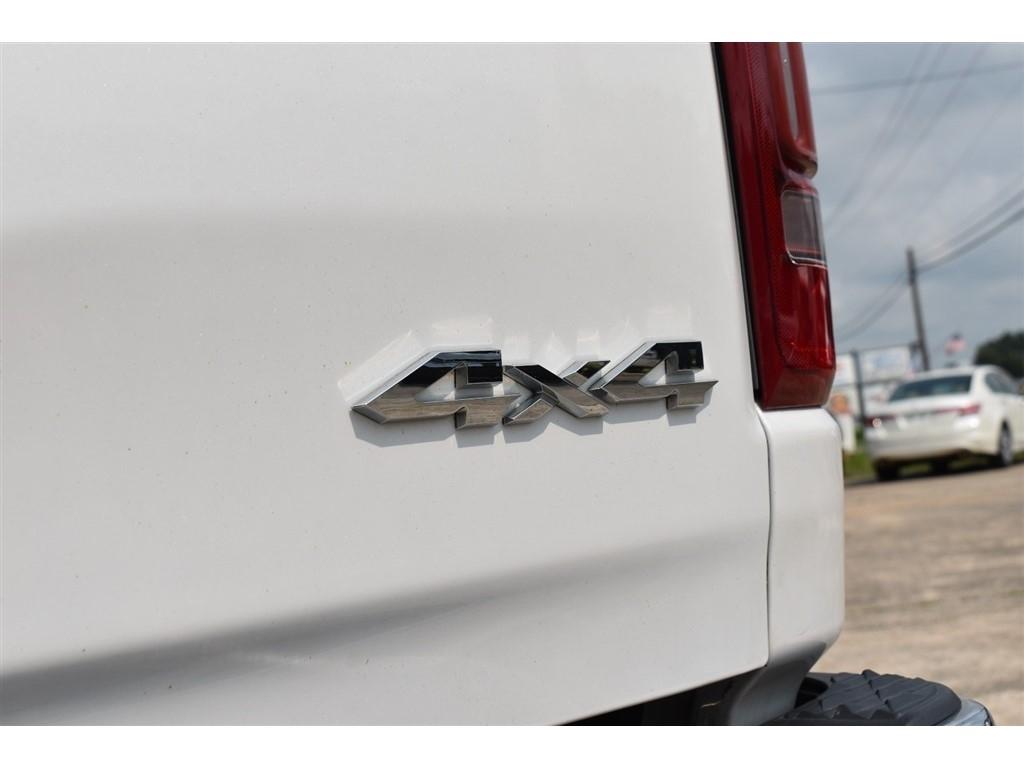 RAM 1500 Laramie 4x4 Crew Cab 5'7" Box 2020