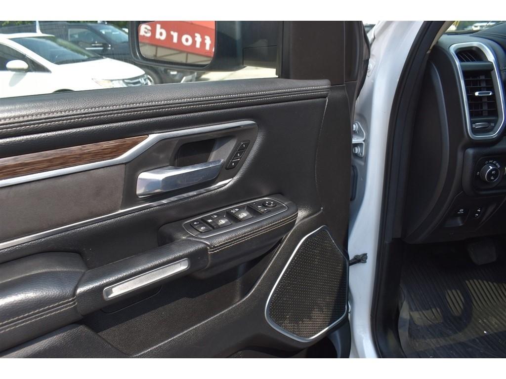 RAM 1500 Laramie 4x4 Crew Cab 5'7" Box 2020