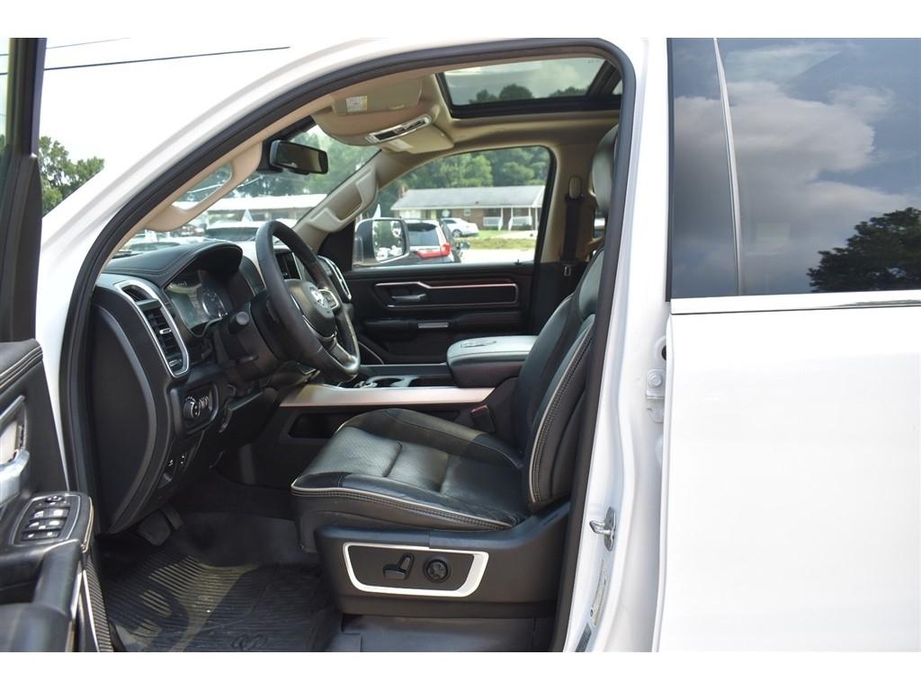 RAM 1500 Laramie 4x4 Crew Cab 5'7" Box 2020