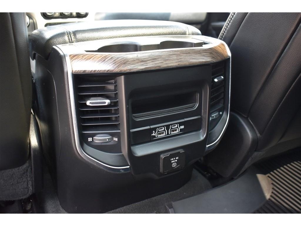RAM 1500 Laramie 4x4 Crew Cab 5'7" Box 2020