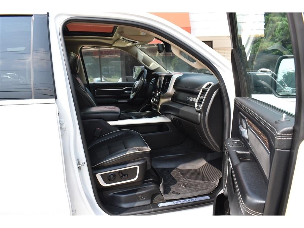 RAM 1500 Laramie 4x4 Crew Cab 5'7" Box 2020