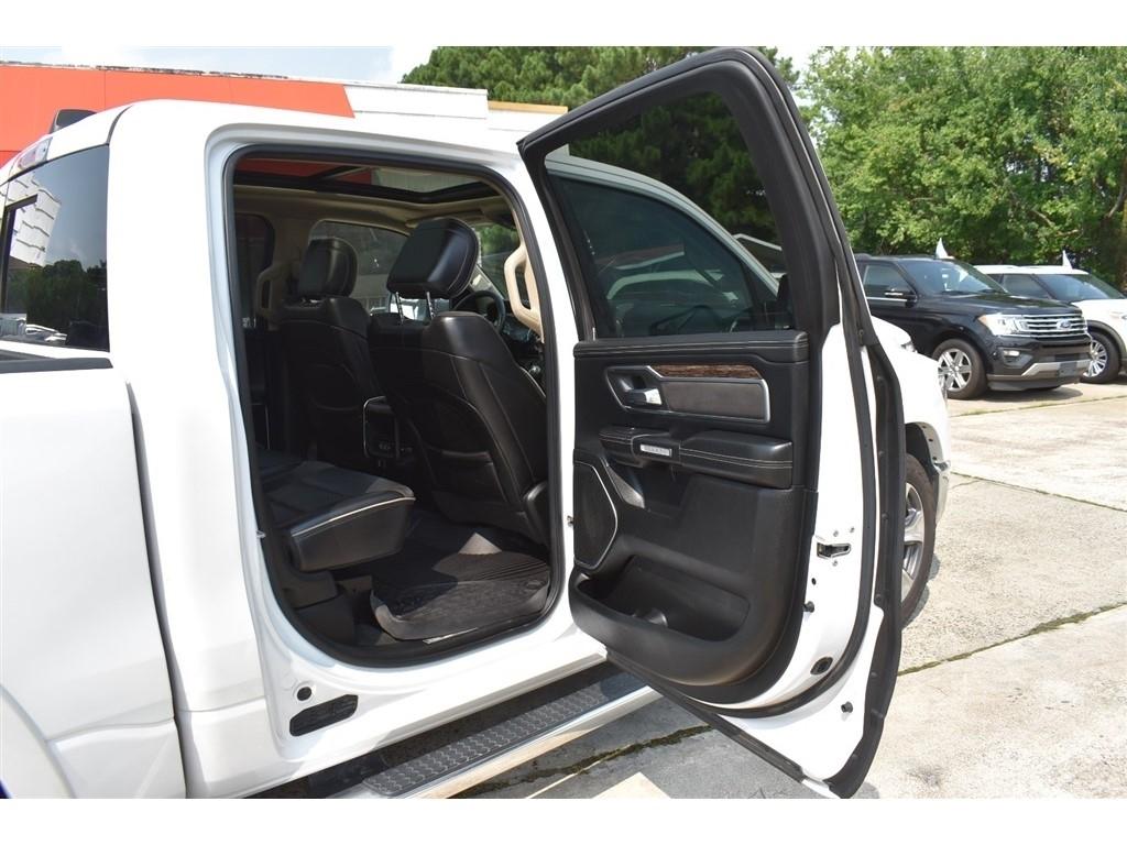 RAM 1500 Laramie 4x4 Crew Cab 5'7" Box 2020