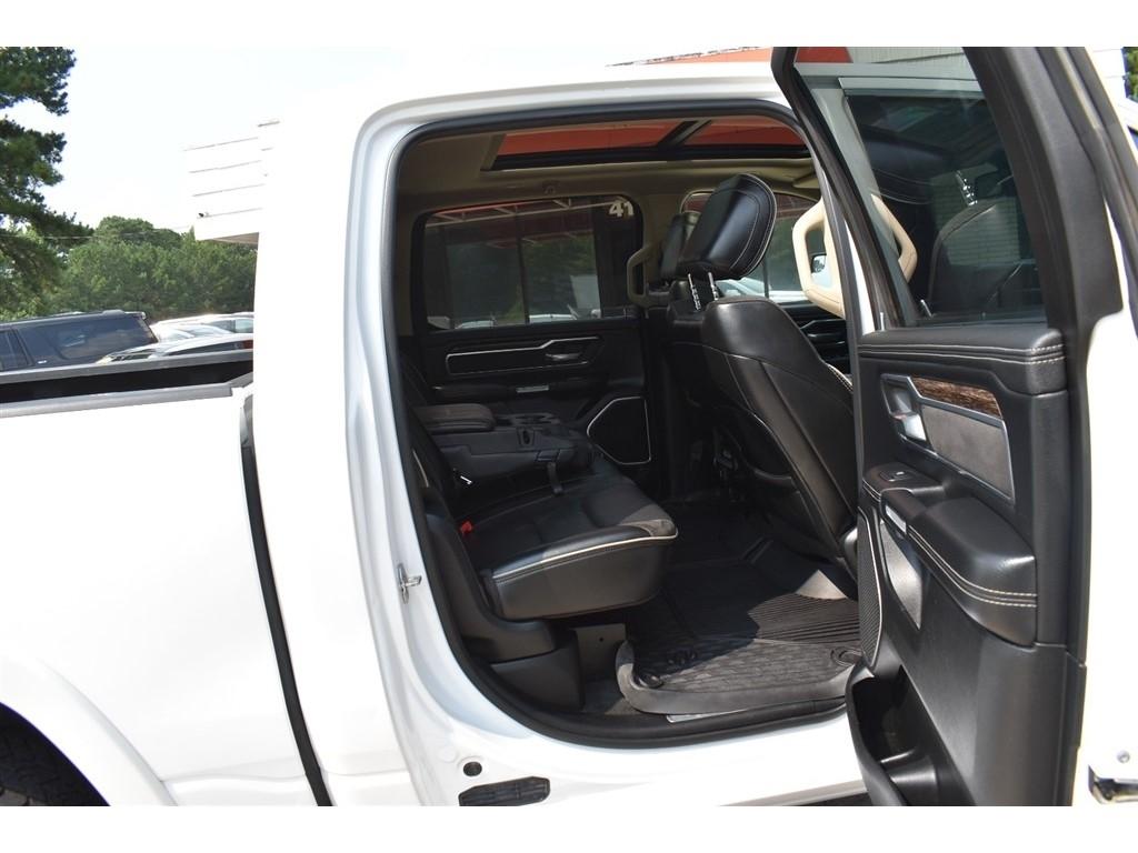 RAM 1500 Laramie 4x4 Crew Cab 5'7" Box 2020
