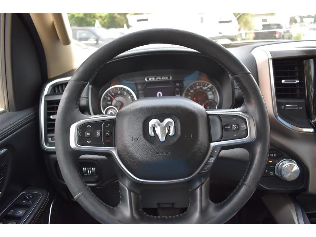 RAM 1500 Laramie 4x4 Crew Cab 5'7" Box 2020