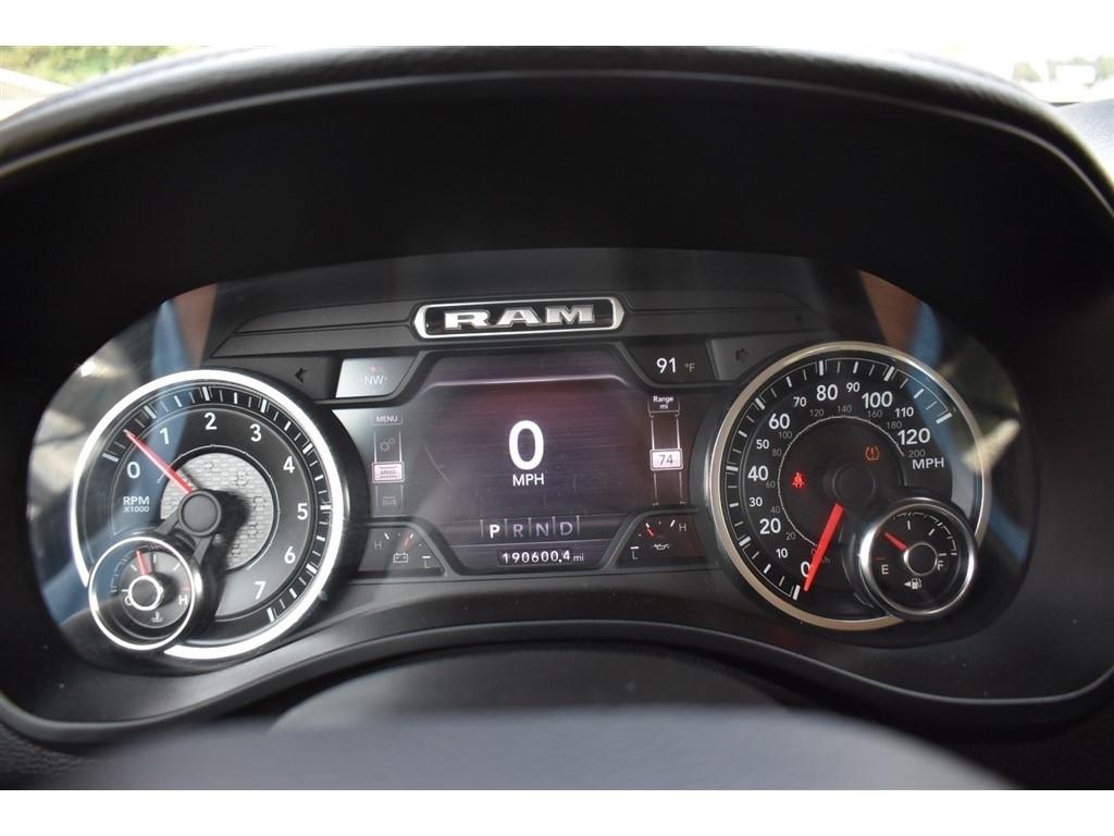 RAM 1500 Laramie 4x4 Crew Cab 5'7" Box 2020