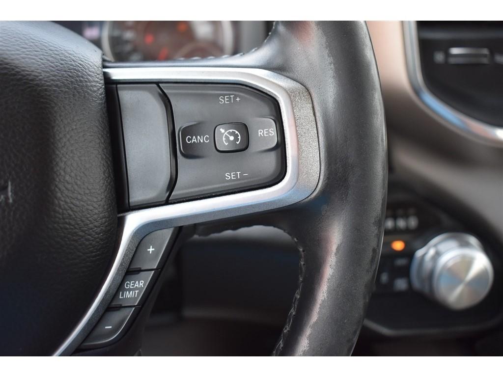 RAM 1500 Laramie 4x4 Crew Cab 5'7" Box 2020