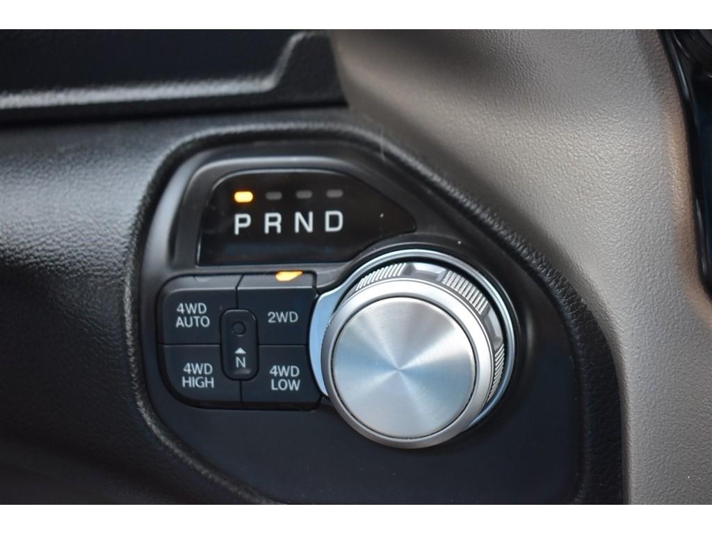 RAM 1500 Laramie 4x4 Crew Cab 5'7" Box 2020