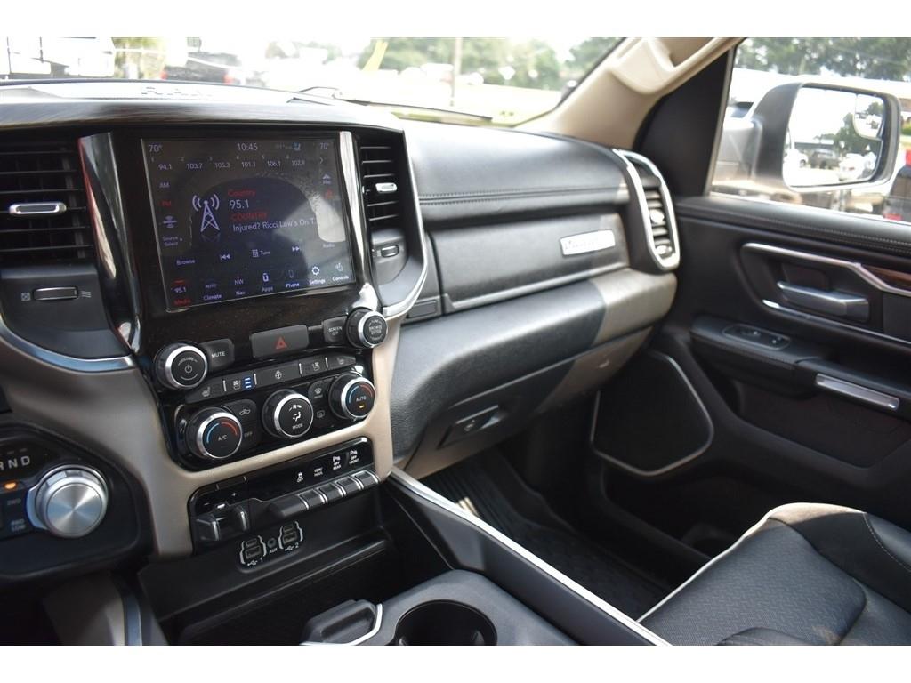 RAM 1500 Laramie 4x4 Crew Cab 5'7" Box 2020