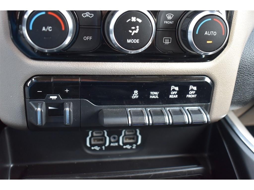 RAM 1500 Laramie 4x4 Crew Cab 5'7" Box 2020