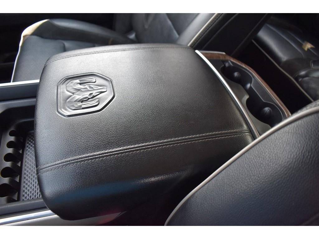 RAM 1500 Laramie 4x4 Crew Cab 5'7" Box 2020