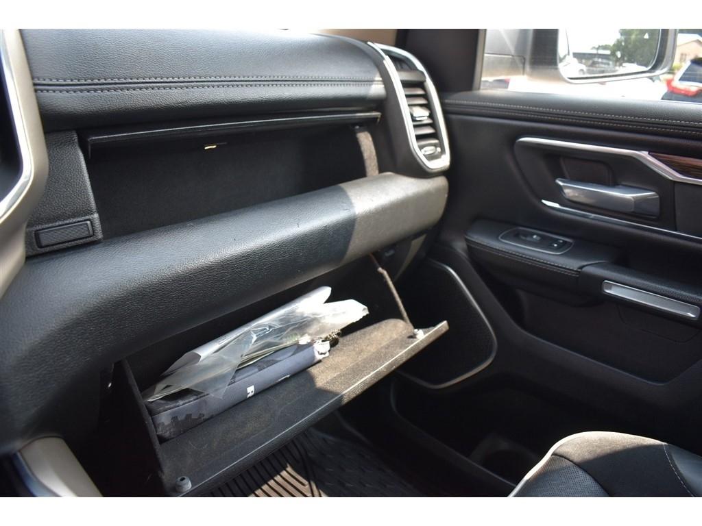 RAM 1500 Laramie 4x4 Crew Cab 5'7" Box 2020