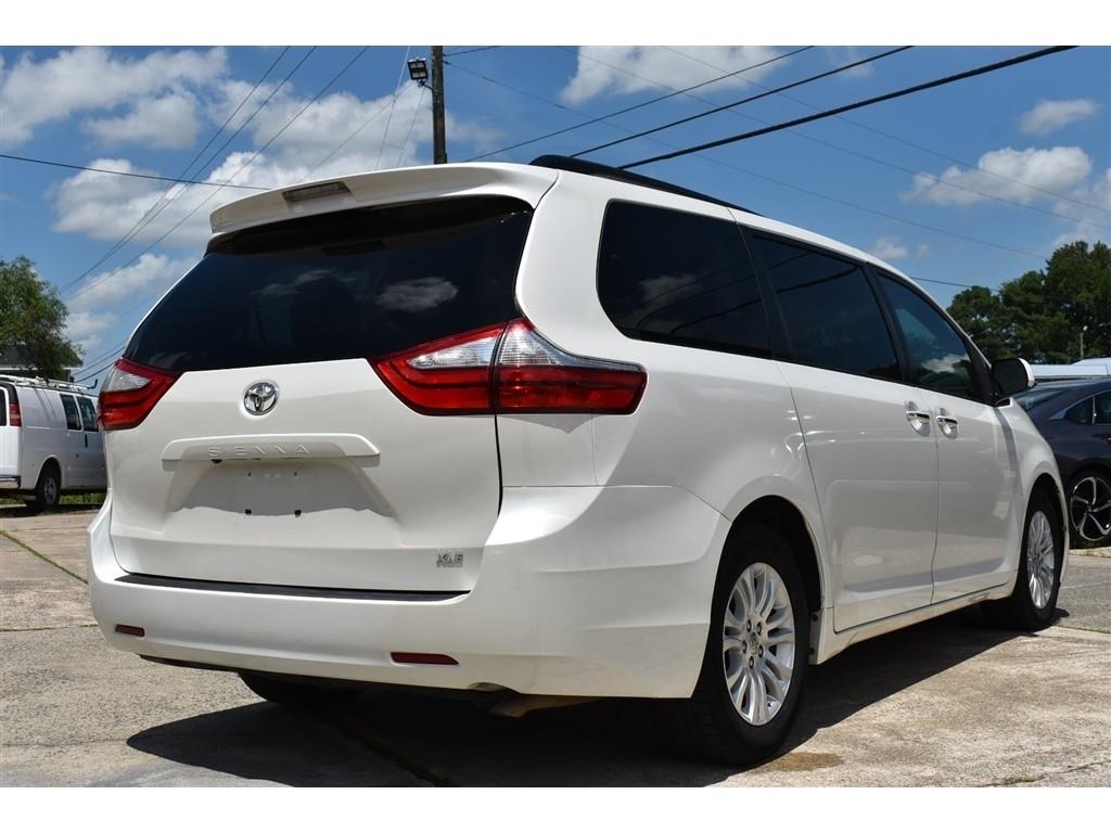 Toyota Sienna 5dr 8-Pass Van XLE Premium FWD (Natl) 2016
