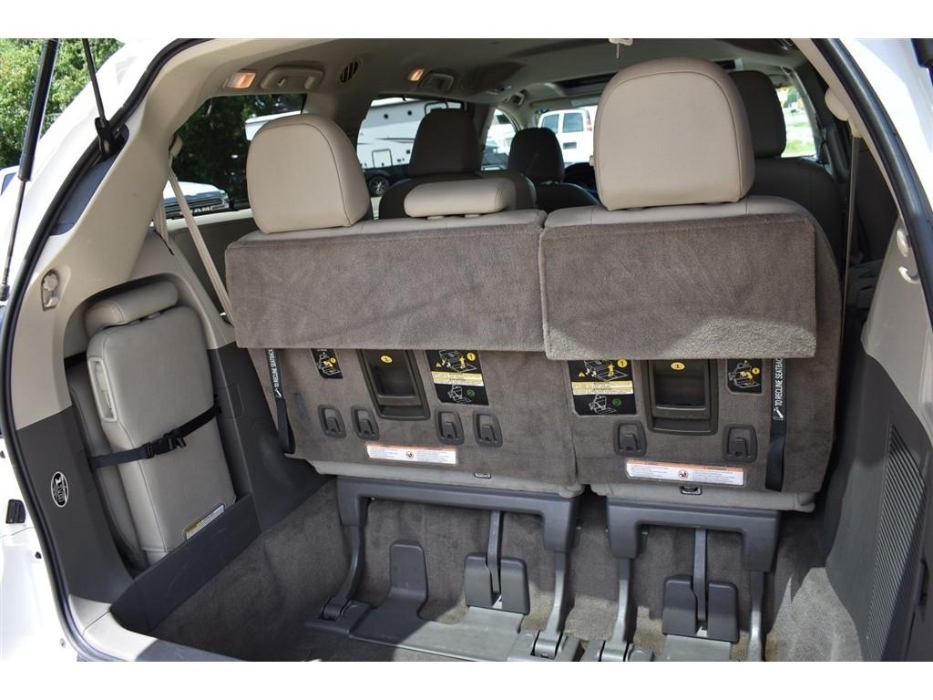 Toyota Sienna 5dr 8-Pass Van XLE Premium FWD (Natl) 2016