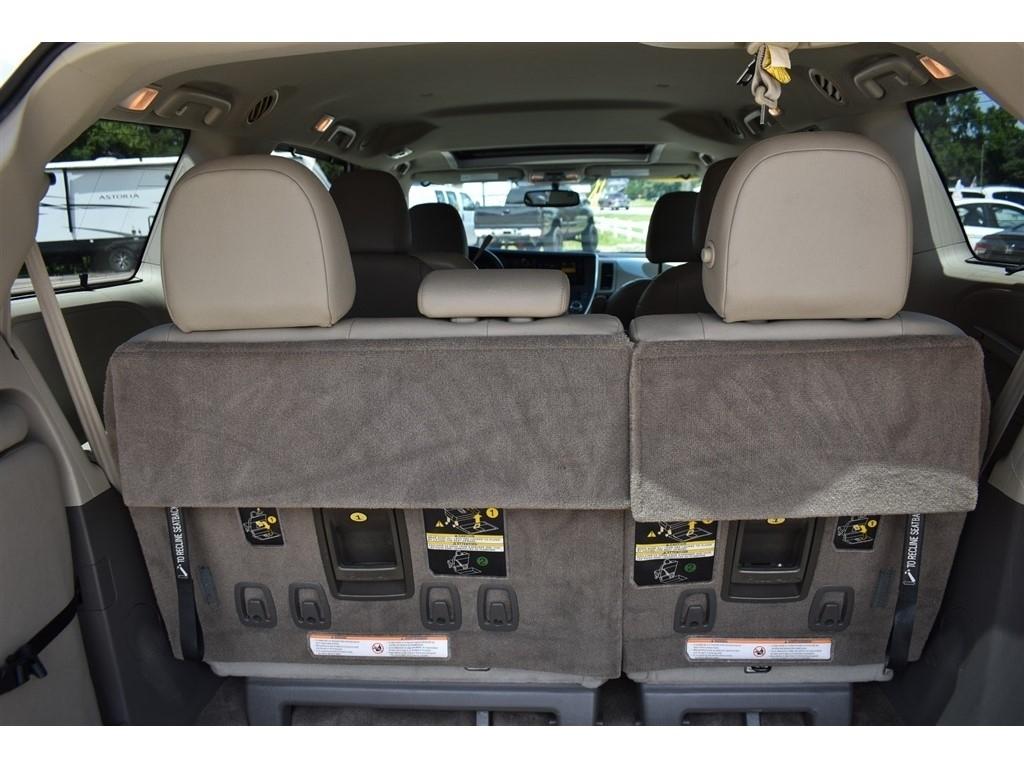 Toyota Sienna 5dr 8-Pass Van XLE Premium FWD (Natl) 2016