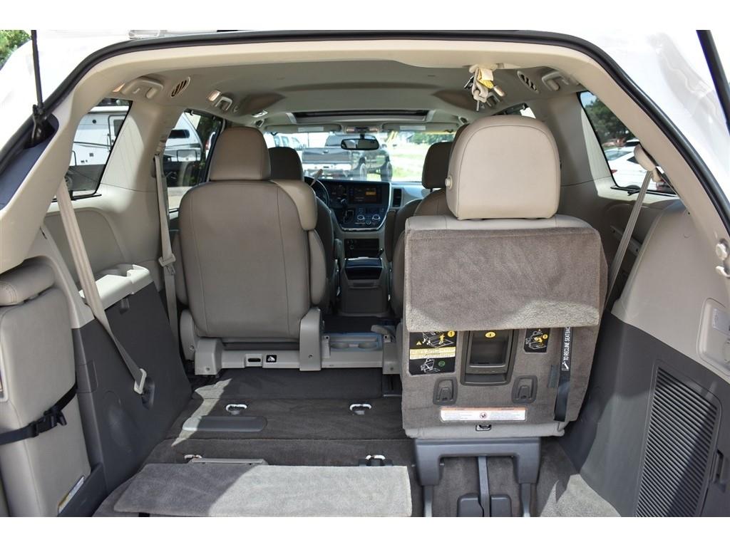 Toyota Sienna 5dr 8-Pass Van XLE Premium FWD (Natl) 2016