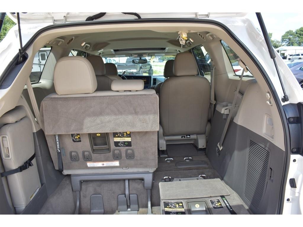 Toyota Sienna 5dr 8-Pass Van XLE Premium FWD (Natl) 2016