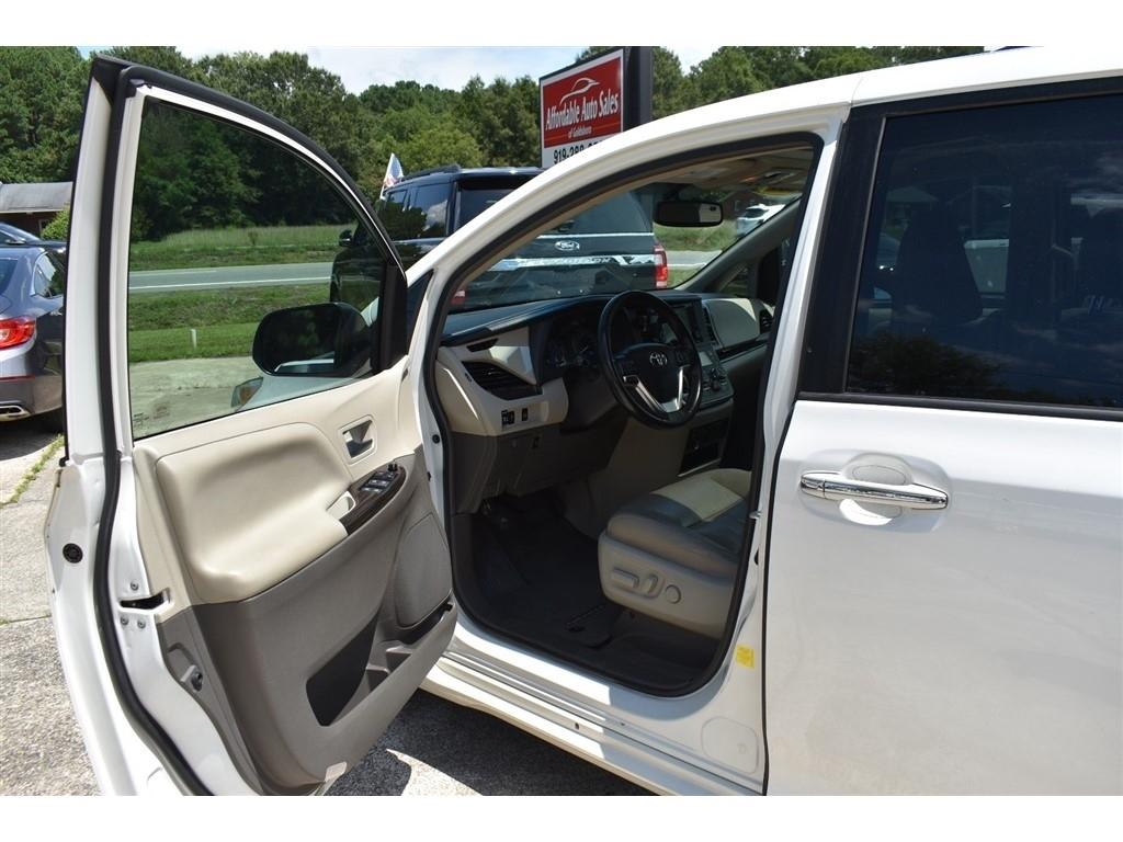 Toyota Sienna 5dr 8-Pass Van XLE Premium FWD (Natl) 2016