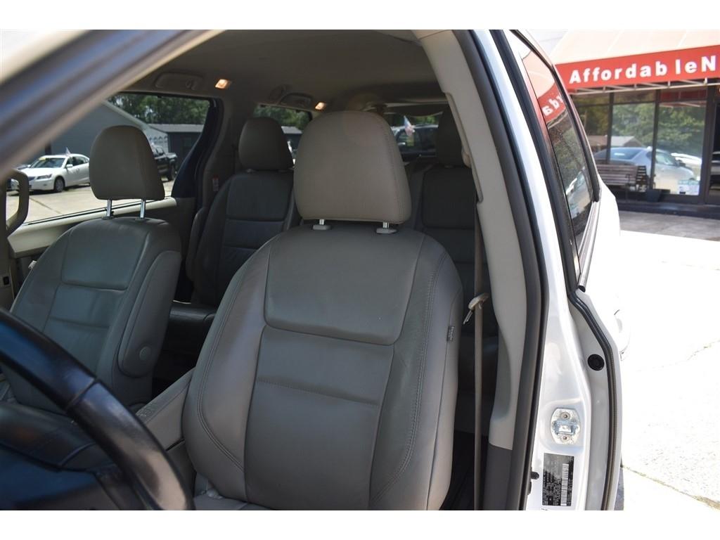 Toyota Sienna 5dr 8-Pass Van XLE Premium FWD (Natl) 2016