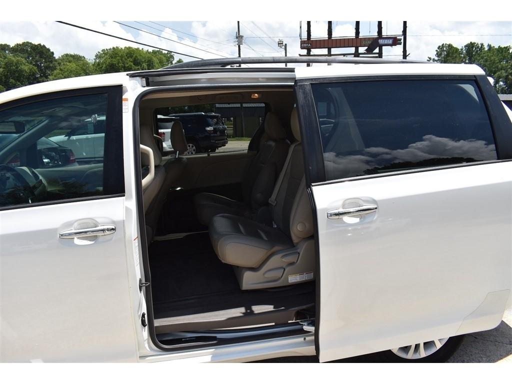 Toyota Sienna 5dr 8-Pass Van XLE Premium FWD (Natl) 2016