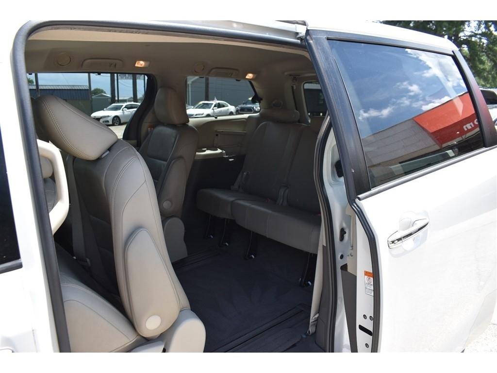 Toyota Sienna 5dr 8-Pass Van XLE Premium FWD (Natl) 2016