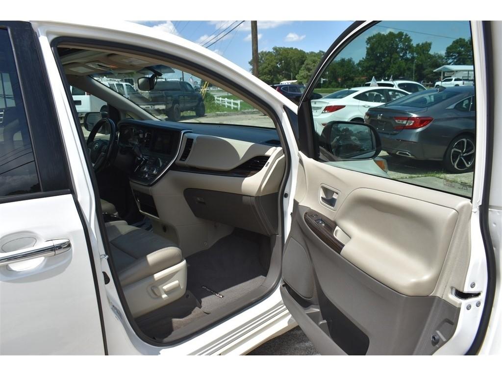 Toyota Sienna 5dr 8-Pass Van XLE Premium FWD (Natl) 2016