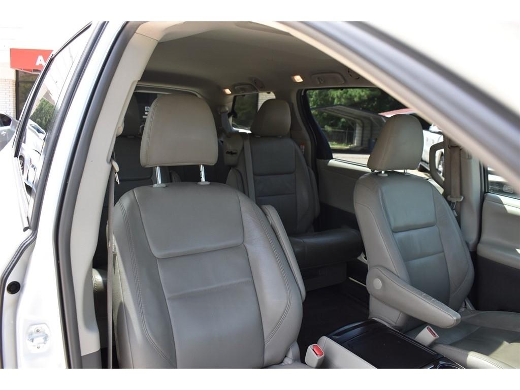 Toyota Sienna 5dr 8-Pass Van XLE Premium FWD (Natl) 2016