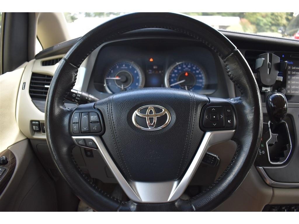 Toyota Sienna 5dr 8-Pass Van XLE Premium FWD (Natl) 2016