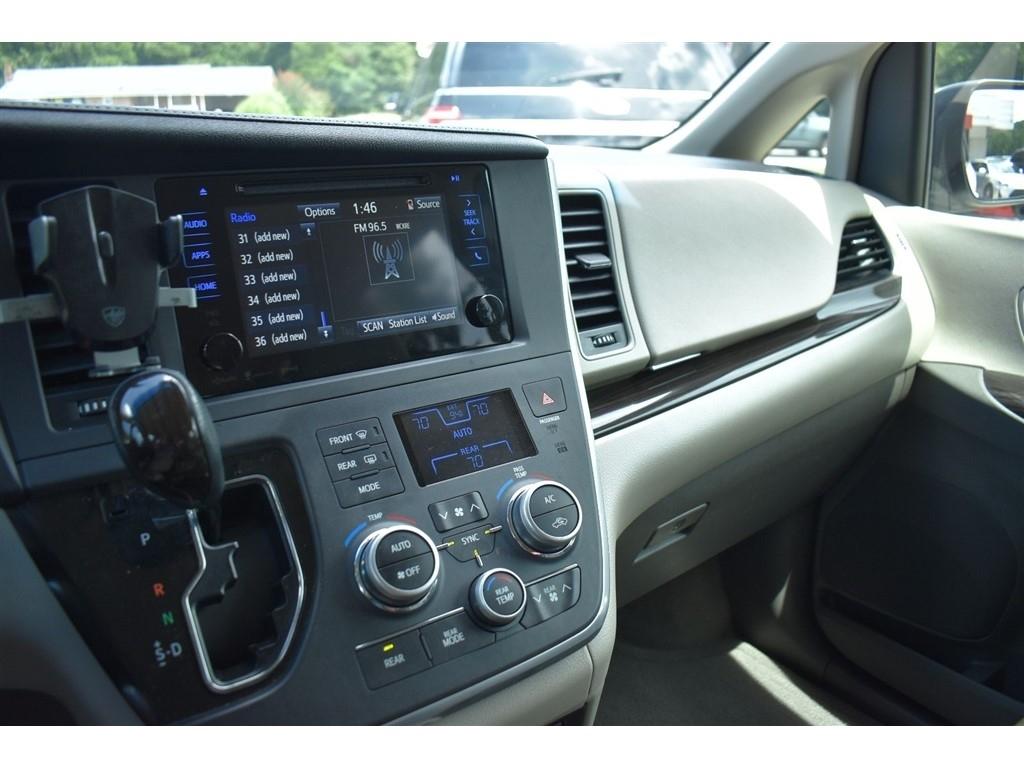 Toyota Sienna 5dr 8-Pass Van XLE Premium FWD (Natl) 2016