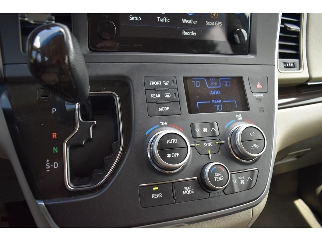 Toyota Sienna 5dr 8-Pass Van XLE Premium FWD (Natl) 2016