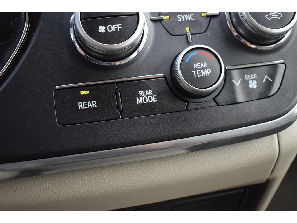 Toyota Sienna 5dr 8-Pass Van XLE Premium FWD (Natl) 2016