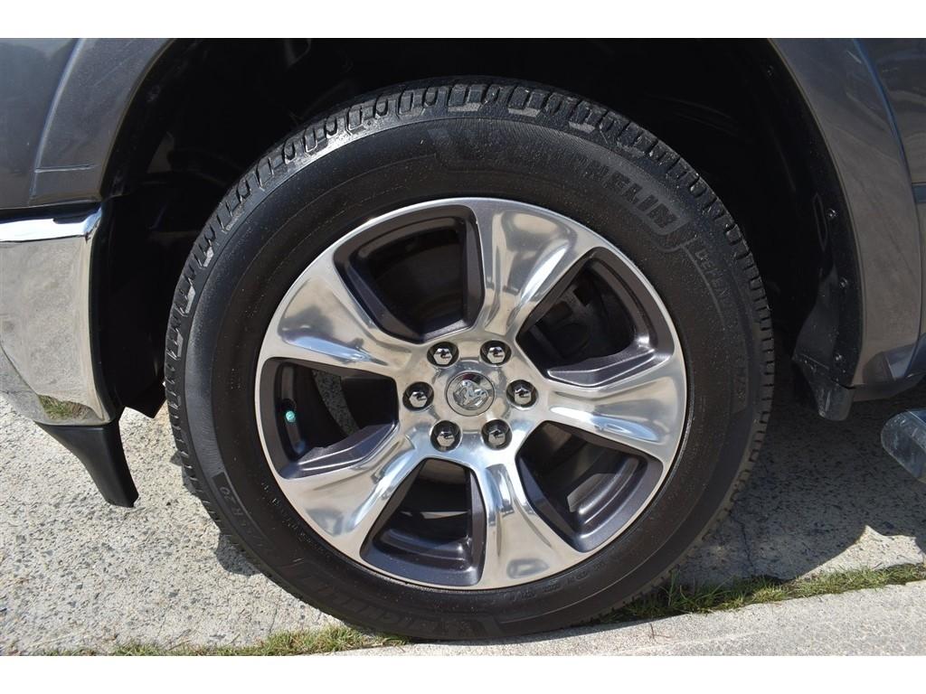 RAM 1500 Laramie 4x4 Crew Cab 5'7" Box 2019