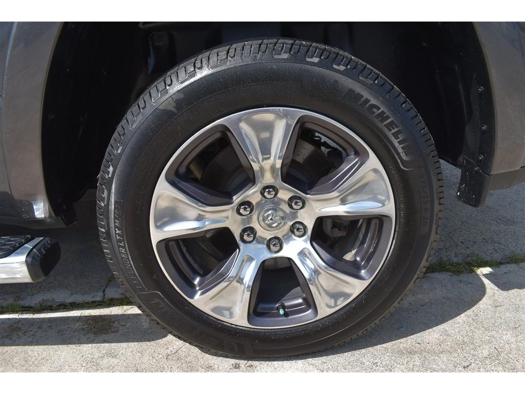 RAM 1500 Laramie 4x4 Crew Cab 5'7" Box 2019